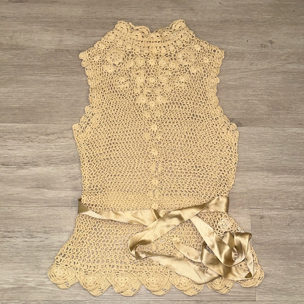 Banana Republic Lace Crochet Top in Cream